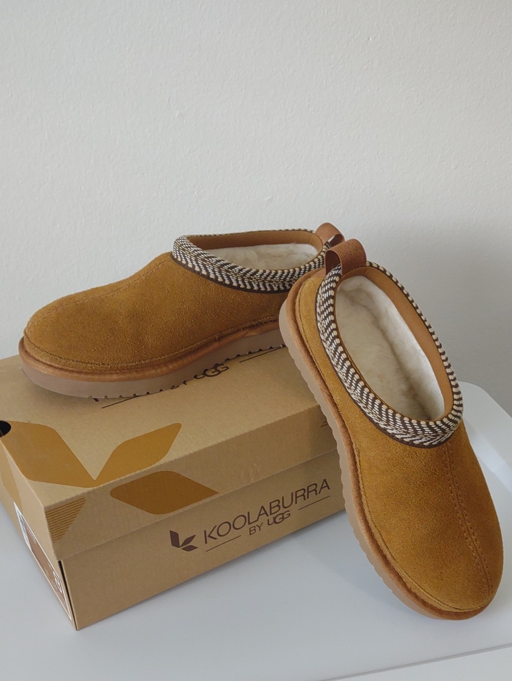 Koolaburra by UGG Burree Chestnut Suede Clogs Women's Size 8 Cozy Comfort